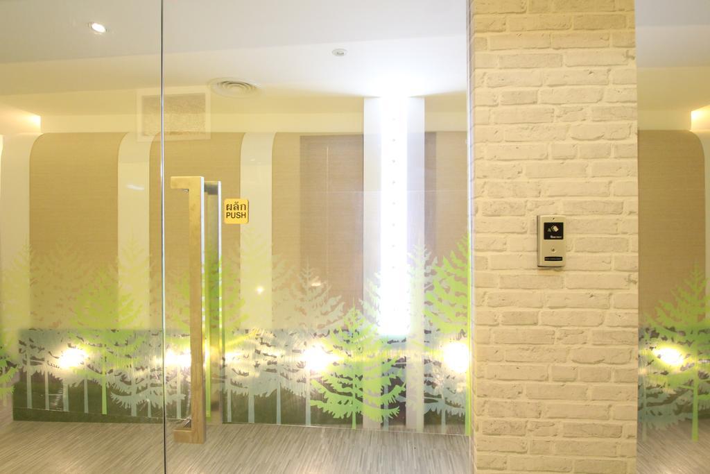 Preme Hostel Bangkok Exterior photo