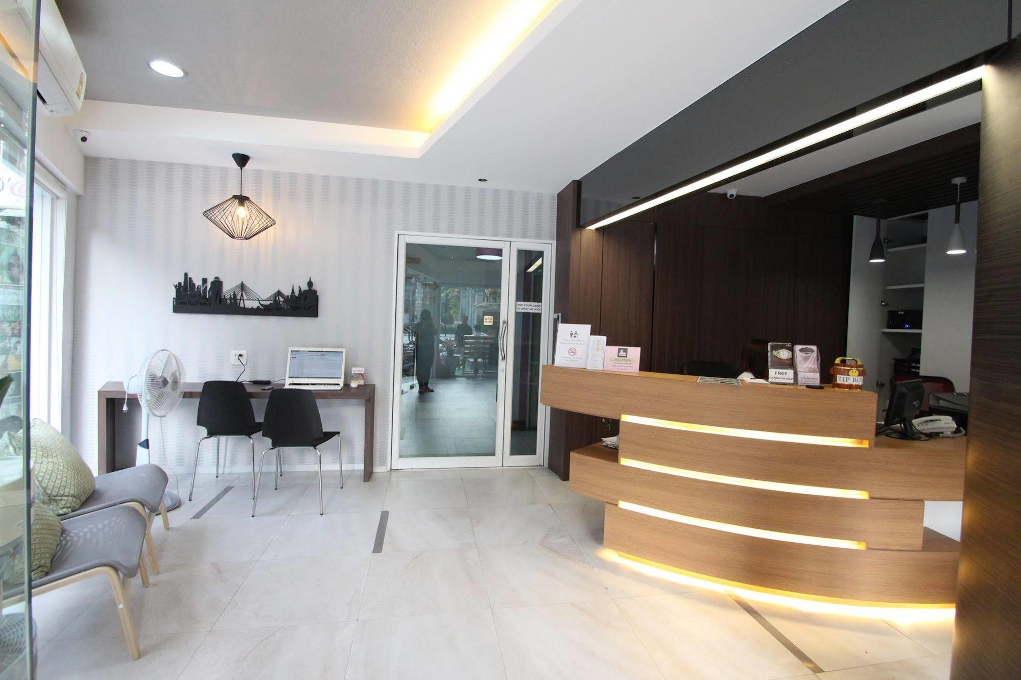 Preme Hostel Bangkok Exterior photo