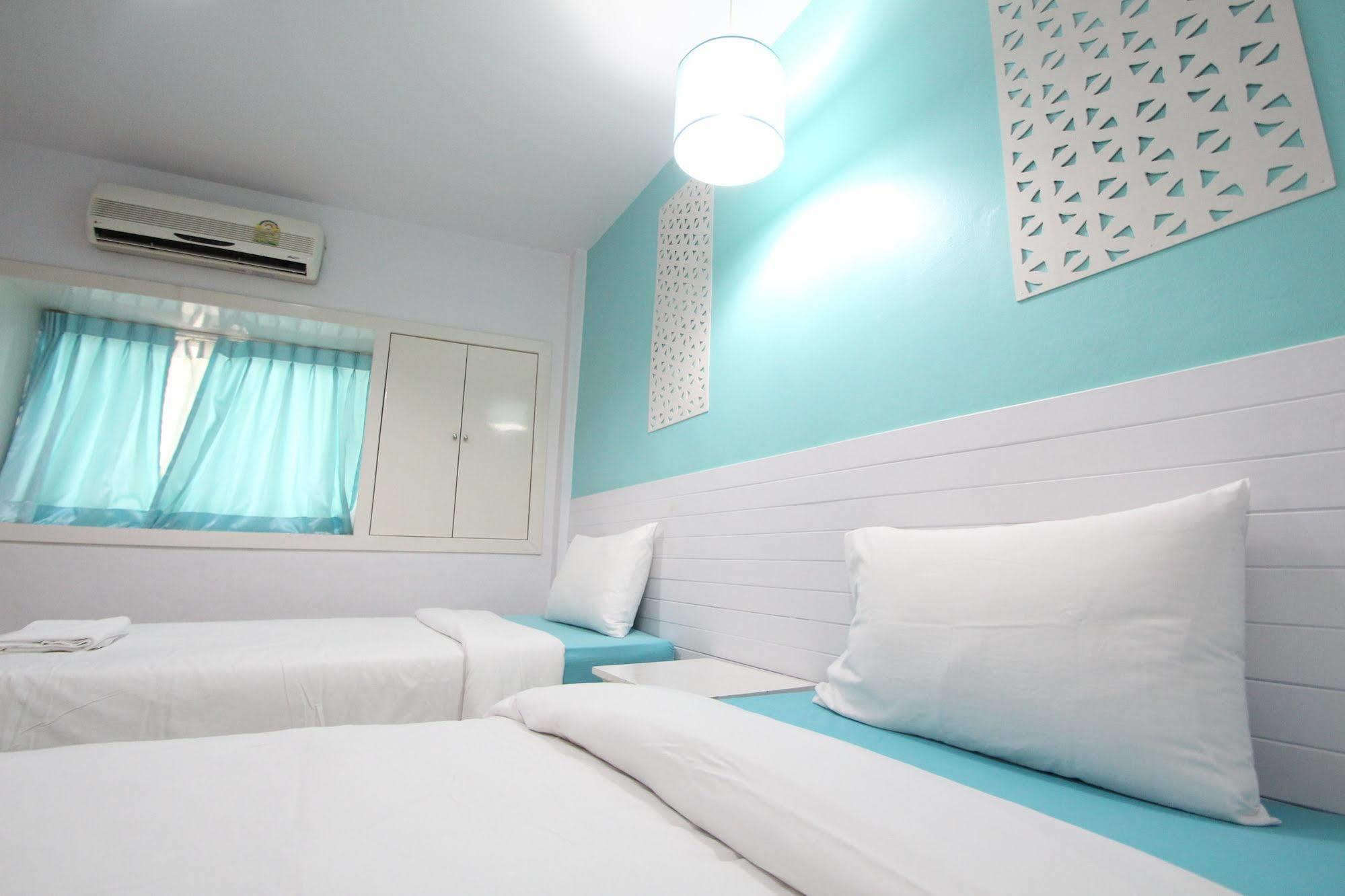 Preme Hostel Bangkok Exterior photo